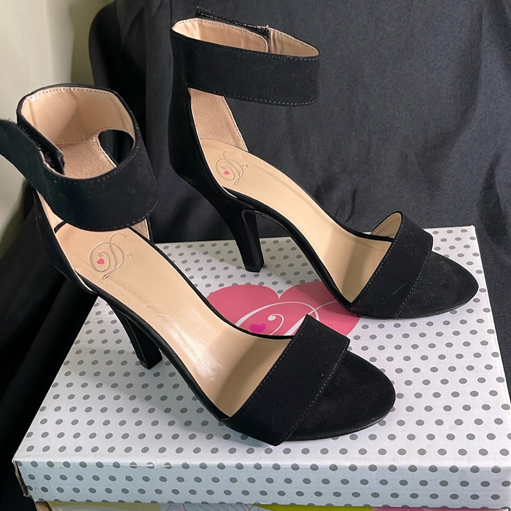 Delicious Rosela-H Open Toe High Heel Ankle Strap Sandal, size 5.5